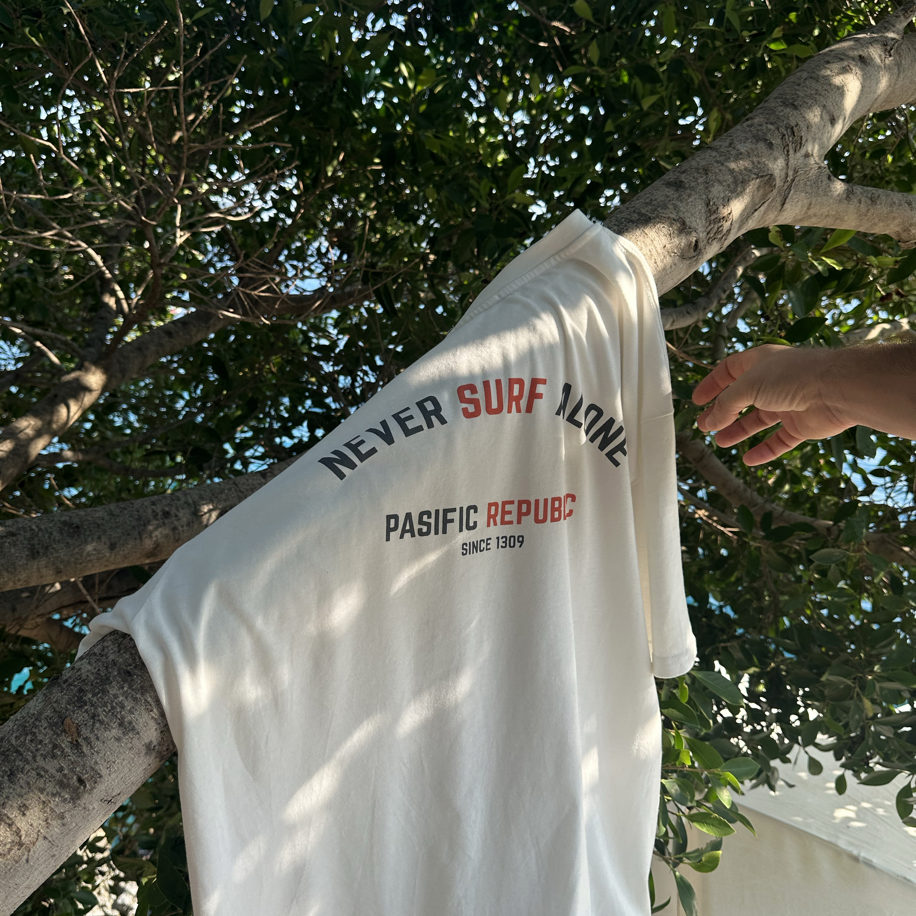 NEVER SURF ALONE ÖN VE ARKA BASKILI TİŞÖRT